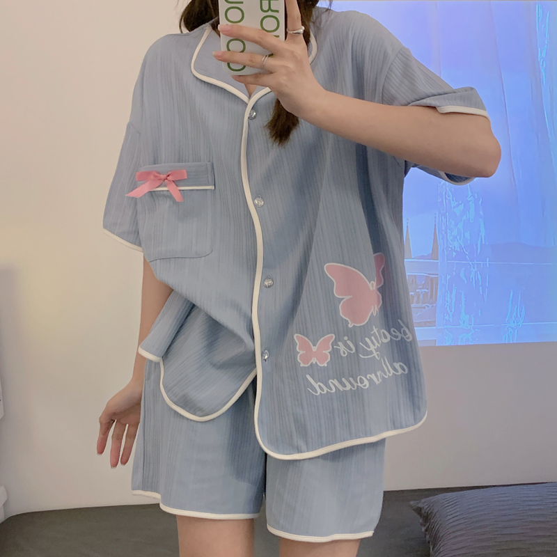 ชุดนอนผู้หญิง