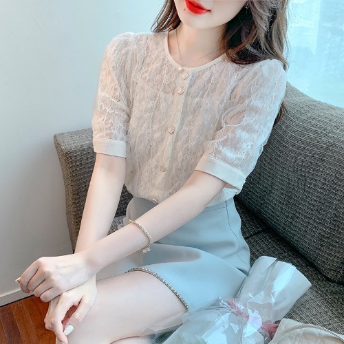 เสื้อลูกไม้ แขนสั้น
