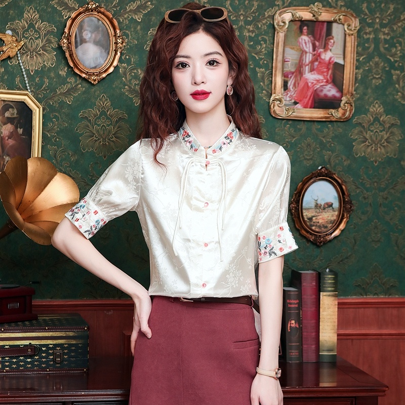 เสื้อเชิ้ตผู้หญิงใส่ทํางาน 390 บาทต่อชิ้น ฟรีค่าจัดส่ง