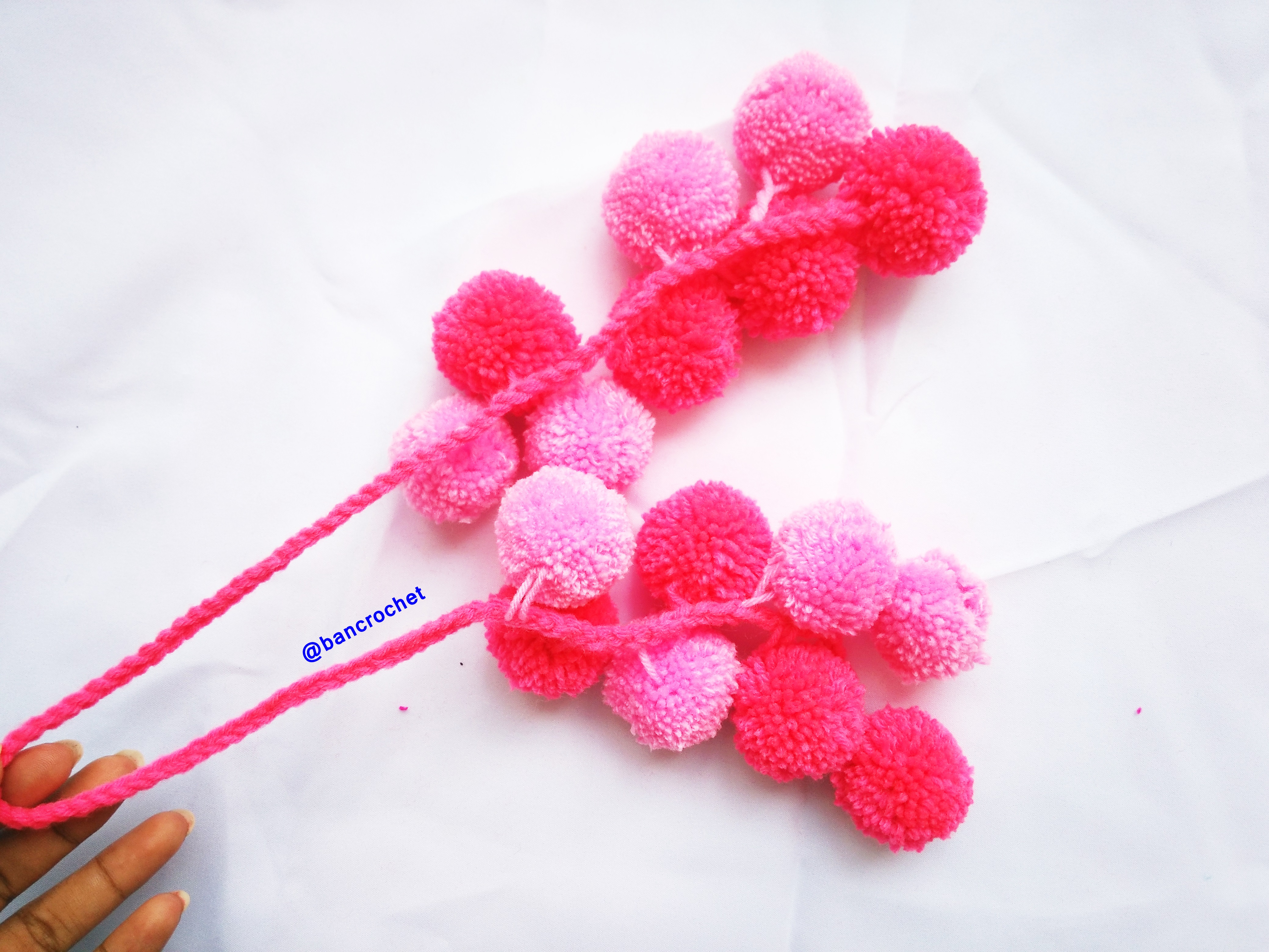 Bancrochet ปอมปอมห้อยกระเป๋า/ที่ห้อยกระเป๋าแฮนด์เมด Tassels keychain hanging for bags หลากสี 4 นิ้ว