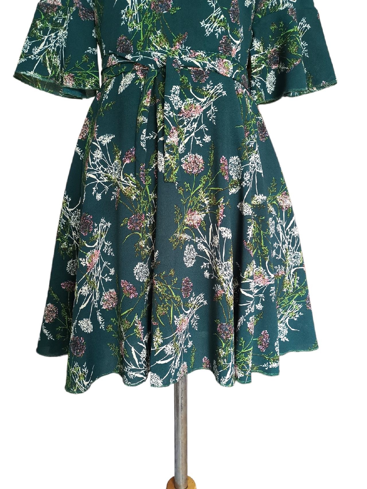 Dress4461 เดรสลายดอกไม้สีเขียวเข้ม คอวีป้าย แขนสามส่วนระบาย ซิปหลังใส่ง่าย มีซับในอย่างดีทั้งชุด มีผ้าผูกเอว ผ้าชีฟองเกรดพรีเมียมเนื้อดีหนามีน้ำหนักทิ้งตัว งานดีทรงดีสีสวย เรียบหรูดูแพง ใส่เที่ยว/ใส่ทำงานได้