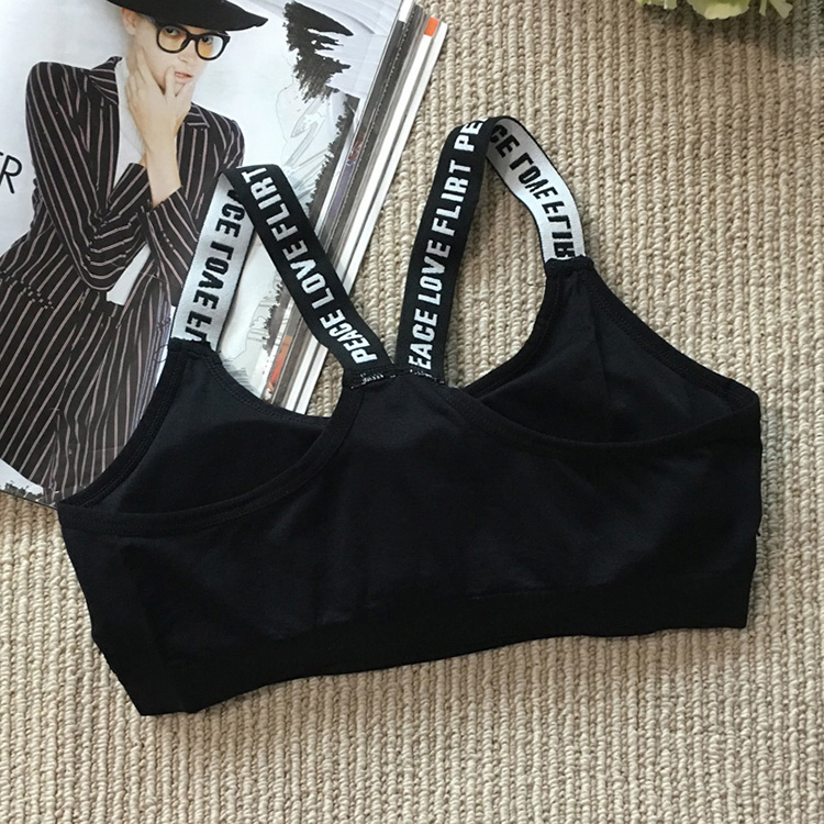 เสื้อกล้าม ครึ่งตัว มีลายตัวหนังสือที่สาย เท่ๆ ผ้าสเปนเด็กใส่สบาย มีฟองน้ำ