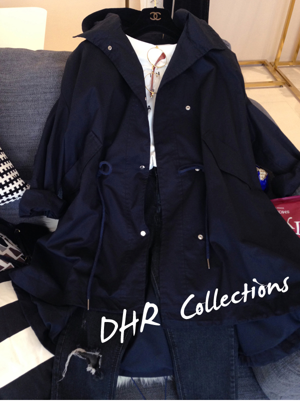 เสื้อคลุมสไตล์เกาหลี สีกรมท่าเข้ม มีฮู้ด ผูกเอว ทรงสวย ผ้าเนื้อด้าน ไม่หนา ใส่คลุมกำลังดี พร้อมส่งเลยจ้า สีกรมท่า