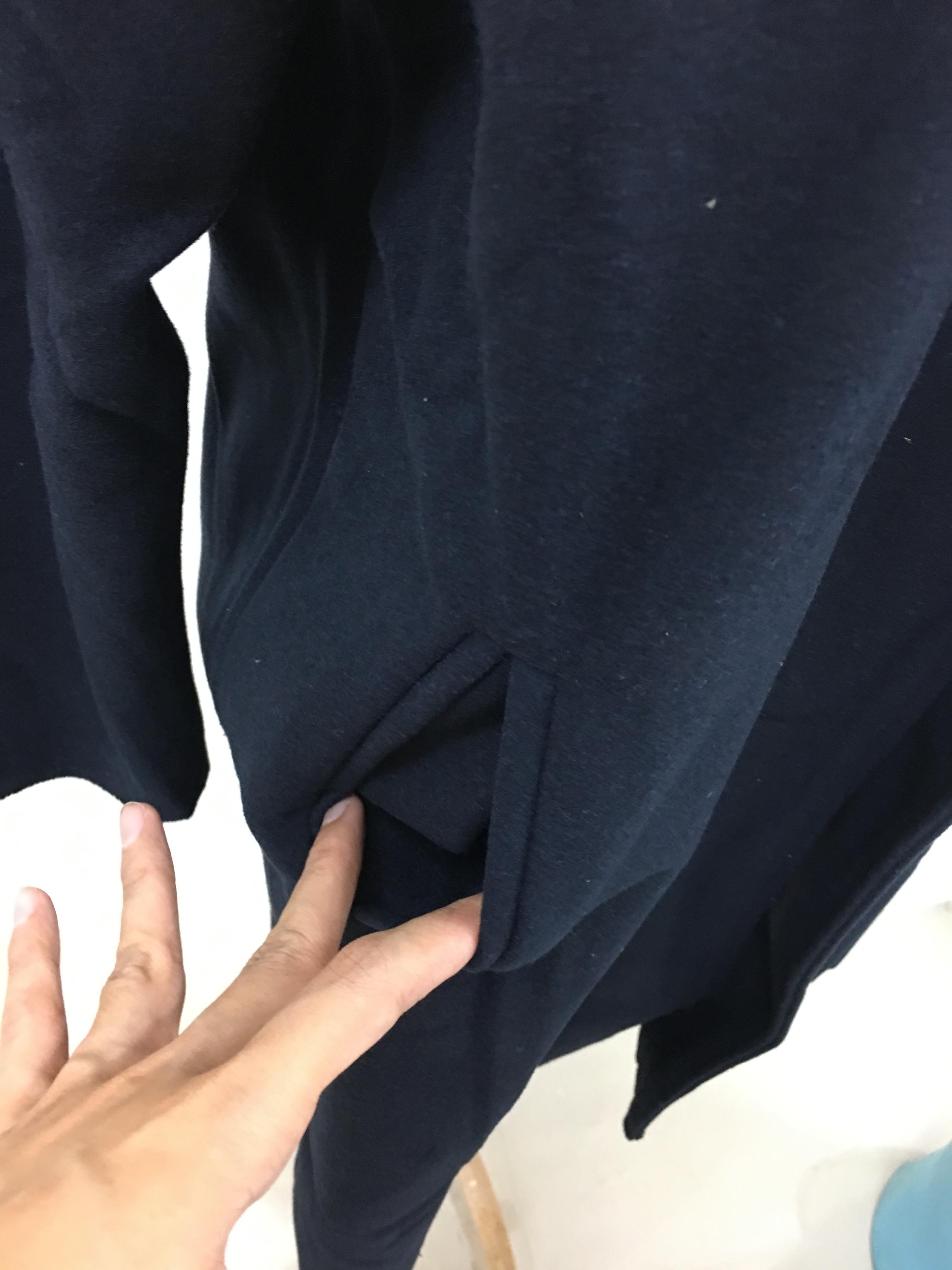 เสื้อโค้ททรงเก๋ ผ้าวูทรงแข็งเนื้อดี บุซับในกันลม แต่งพับแขนสีแดง ชายรุ่ยเซอร์ๆ งานเก๋มาก พร้อมส่ง สีเทา/สีกรม กดเลือกด้านล่างได้เลยค่ะ