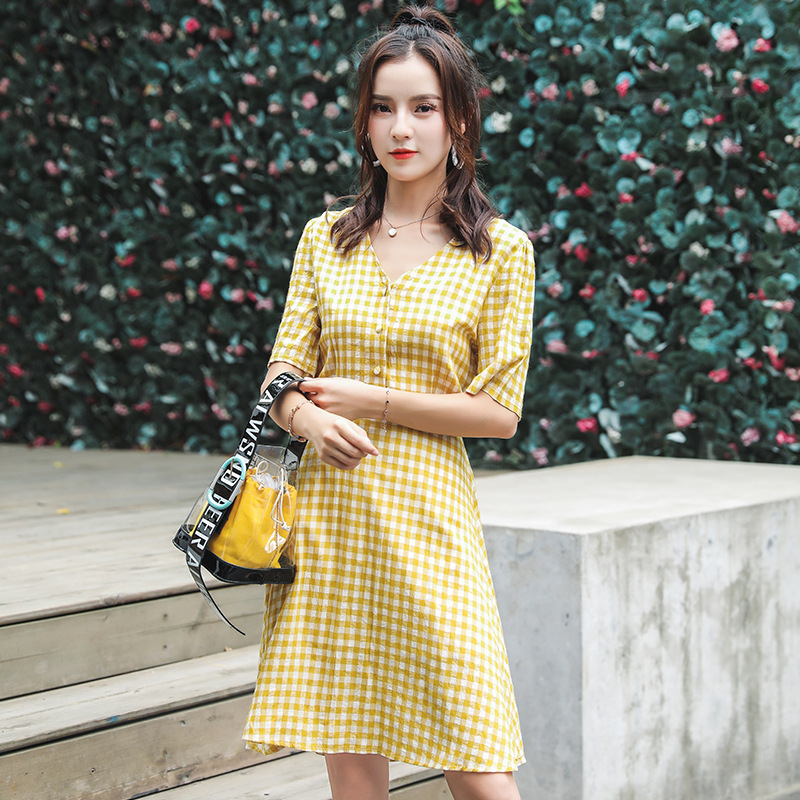 Dress4549 เดรสลายสก็อตคอวีกระดุมหน้าแกะได้ ซิปหลังใส่ง่าย มีผ้าผูกเอว ผ้าคอตตอนลินินเนื้อดีใส่สบาย งานดีทรงดี ทรงนี้น่ารักใส่ได้เรื่อยๆ ใส่ทำงาน/ใส่เที่ยว ชุดเดียวจบ มี 2 สี เหลือง, แดง