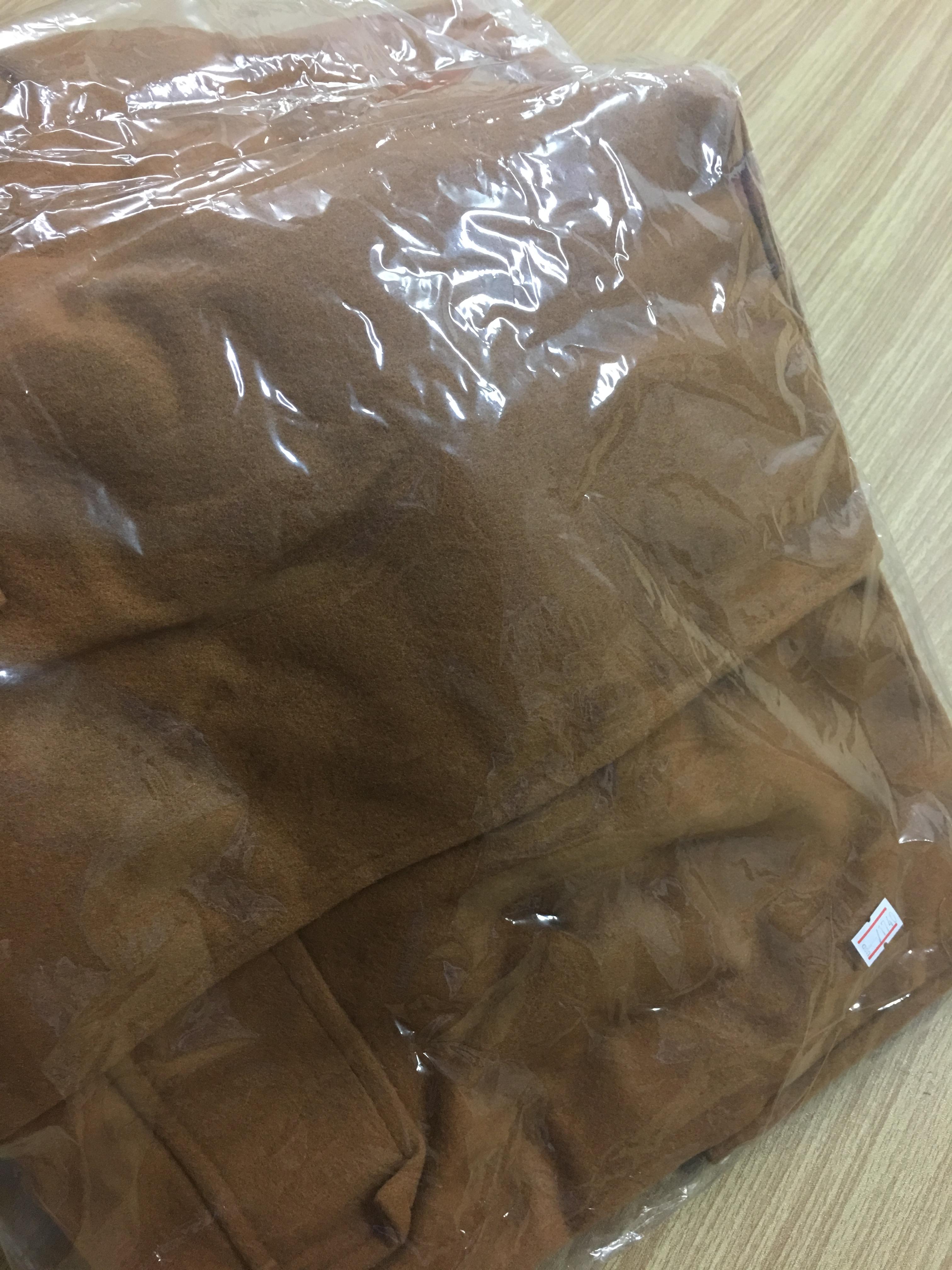 สีน้ำตาล : เสื้อโค้ทกันหนาว ทรงสวย ผ้ากำมะหยี่ผสมสักกะหลาด เนื้อเบา ไม่หนา ทรงไม่เข็งค่ะ บุซับในกันลม พร้อมส่งจ้า