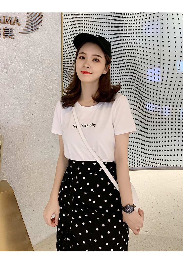Set_bs1747 ชุดเซ็ท 2 ชิ้น(เสื้อ+กระโปรง) เสื้อยืดแขนสั้นสีขาวอกพิมพ์ลายตัวอักษรผ้าคอตตอนเนื้อดีนุ่มยืดหยุ่นสูง กระโปรงเอวสูงชายระบายลายจุดสีดำ ซิปหลัง มีซับใน ผ้าโพลีเนื้อดีเรียบสวยไม่ยับง่าย งานดีทรงดีลายสวย ดีเทลเก๋ๆ ดีงาม แมทช์ได้ลงตัว