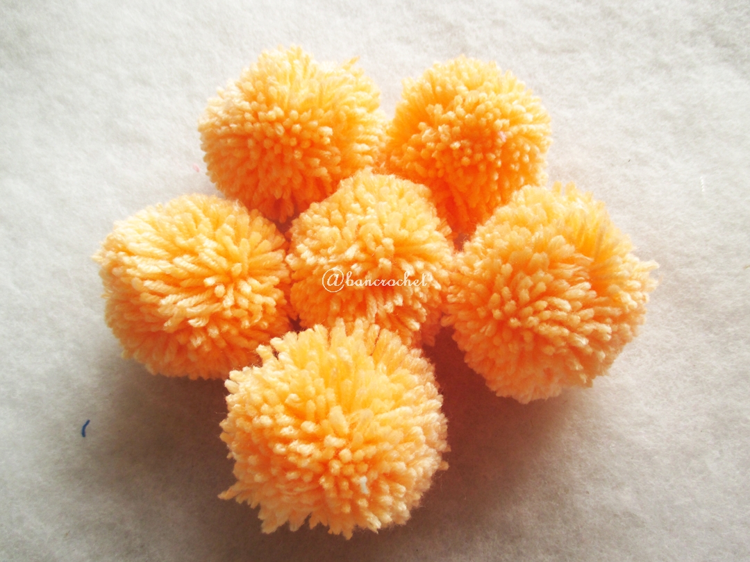 ปอมปอมไหมพรมสีส้มอ่อน ขนาด 2 นิ้ว pompoms crochet