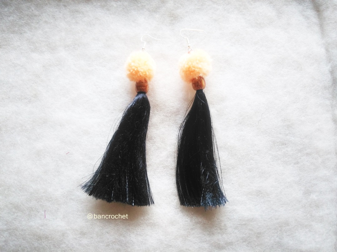 ต่างหูถักโครเชต์ crochet earrings สีดำ 6 นิ้ว