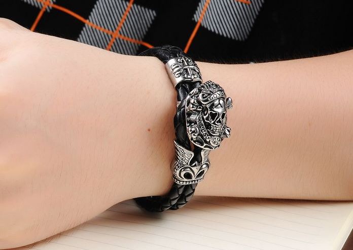 สร้อยข้อมือผู้ชาย กำไลข้อมือผู้ชาย หนังแท้ ถัก สีดำ ตกแต่งด้วย หัวกะโหลก แกะสลัก ด้วย Stainless Steel กำไลข้อมือร๊อค พั้ง หายาก 418625