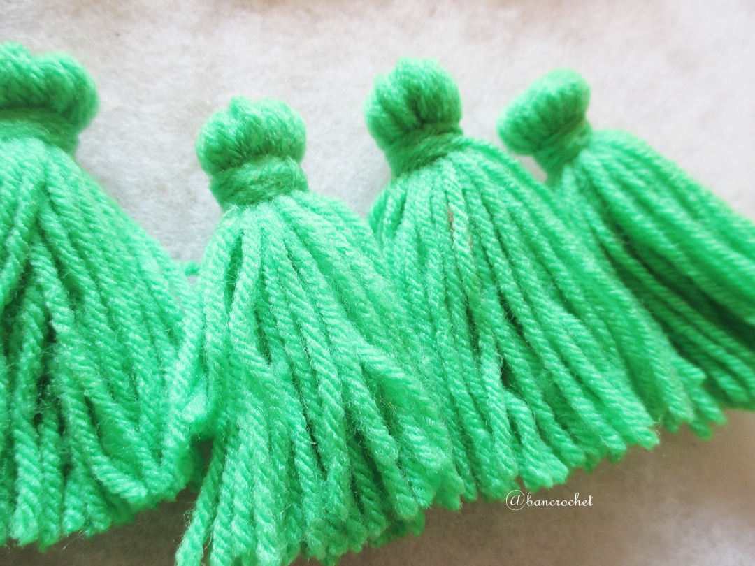 พู่สีเขียวโครเชต์ ไหมพรม 4 ply green tassel crochet acrylic yarn 4 ply
