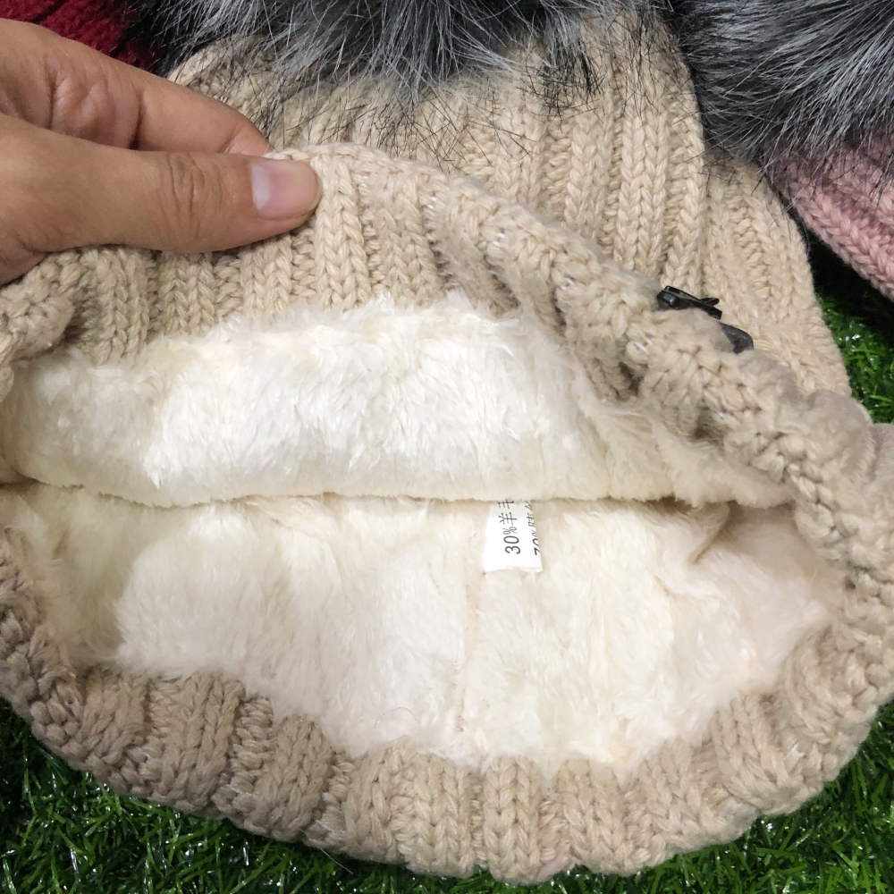 หมวกไหมพรมเนื้อนุ่ม Logo ช่วงปีกหมวก ด้านในบุขนอุ่น พร้อมส่ง