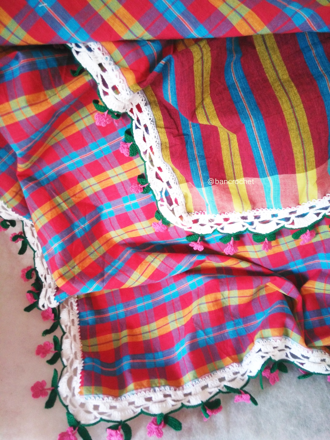 ผ้าปูโตีะถักโครเชต์ Crochet table runner หลากสี 150*150 CM