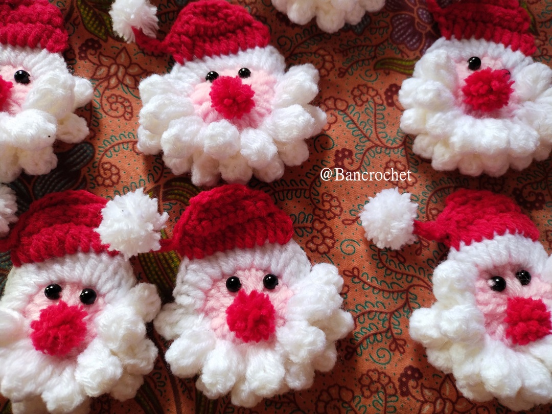 Bancrochet ซานตาครอสถักโครเชต์ Crochet Santa Claus แดง 5*6 cm