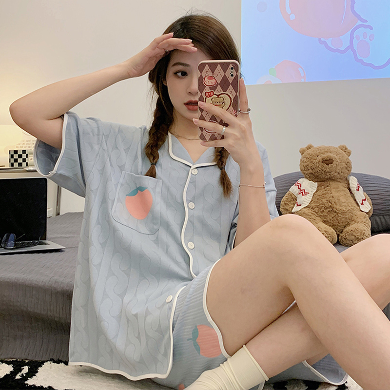 ชุดนอนผู้หญิง