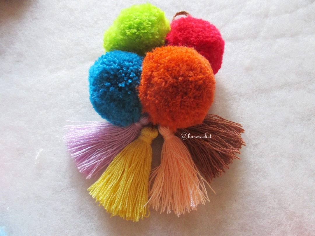 พู่+ปอมปอมแขวนกระเป๋าถักโครเชต์ pompom