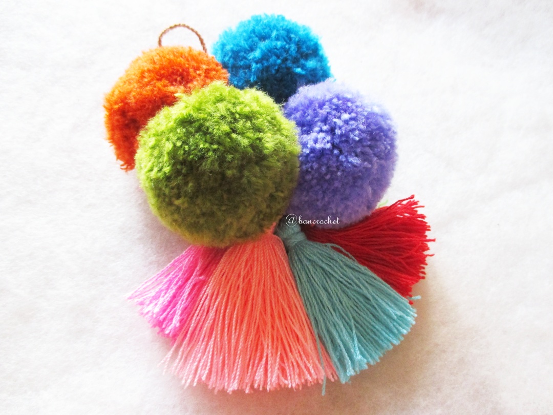 พู่+ปอมปอมแขวนกระเป๋าถักโครเชต์ pompom