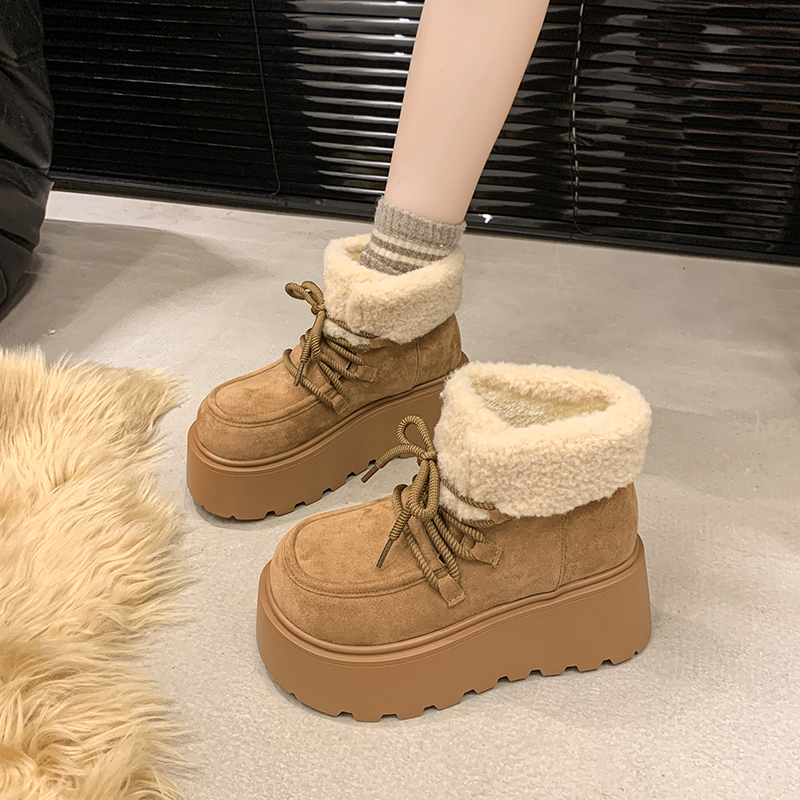 รองเท้าผ้าใบเสริมส้นสูง ไซต์35-39 สนใจทักแชท ฟรีค่าส่ง!
