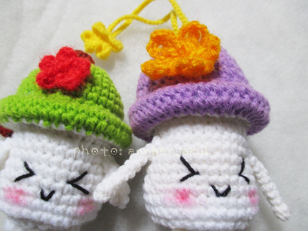 ที่ห้อยกระเป๋าเห็ดถักสีม่วง