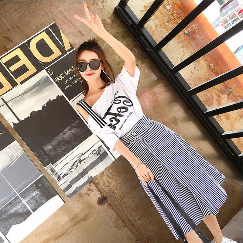 Set_bs1789 ชุดเซ็ท 2 ชิ้น(เสื้อ+กระโปรง) เสื้อทรงโอเวอร์ไซส์เปิดไหล่เฉียงแต่งสายบ่าเข็มขัดผ้าคอตตอนเนื้อนุ่มยืดหยุ่นสูง+กระโปรงยาวลายริ้วสีขาวกรมซิปหลังผ้าโพลีเนื้อดีใส่สบาย งานเซ็ทเข้าชุดสุดน่ารัก ดีเทลเก๋ๆ ดีงาม แมทช์ได้ลงตัวเข้ากันดูดี