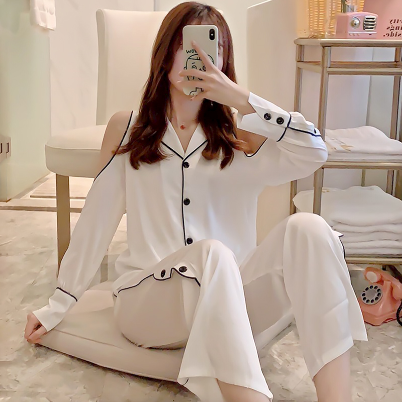 ชุดนอนผู้หญิง
