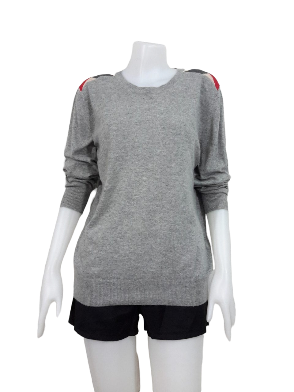 Blouse3538 2nd hand clothes เสื้อไหมพรมไซส์ใหญ่เนื้อไม่หนามาก แขนยาว คอกลม บ่าแต่งลายเก๋ๆ สีพื้นเทาอ่อน