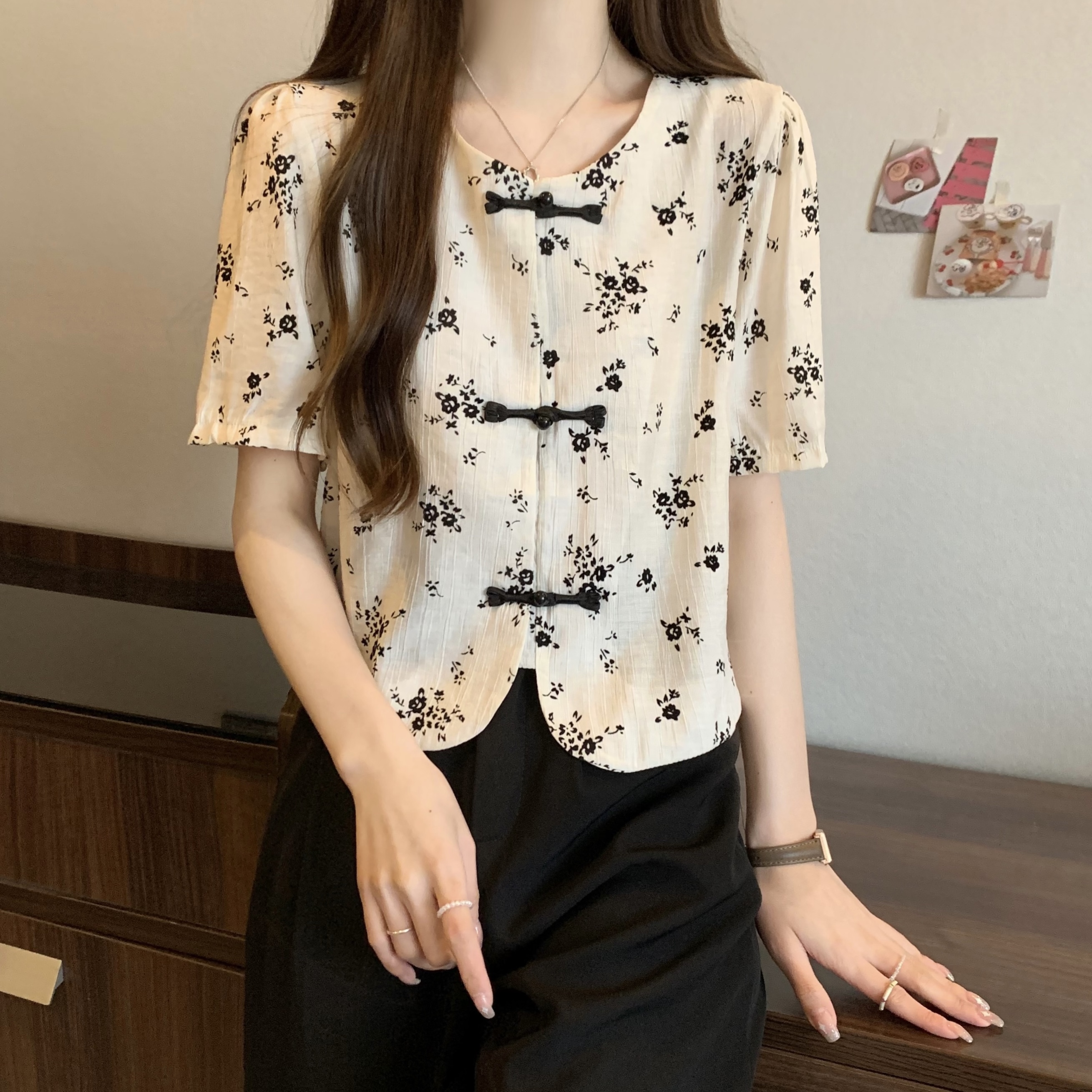 เสื้อเชิ้ตผู้หญิงแขนยาว เสื้อเชิ้ตผู้หญิงใส่ทํางาน 390 บาทต่อชิ้น ฟรีค่าจัดส่ง