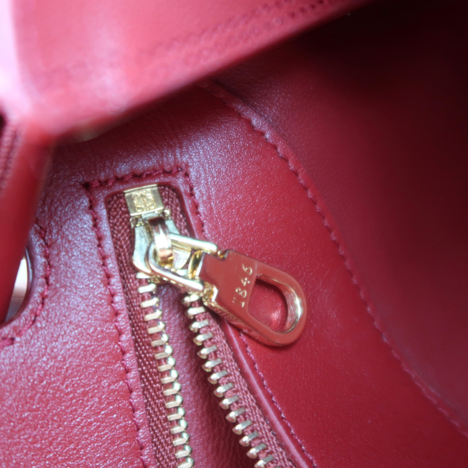 Loewe Brunt Red Calf Small Madrid Bag (ใบเสร็จไทย 1 เดือน ลด 1 แสน)