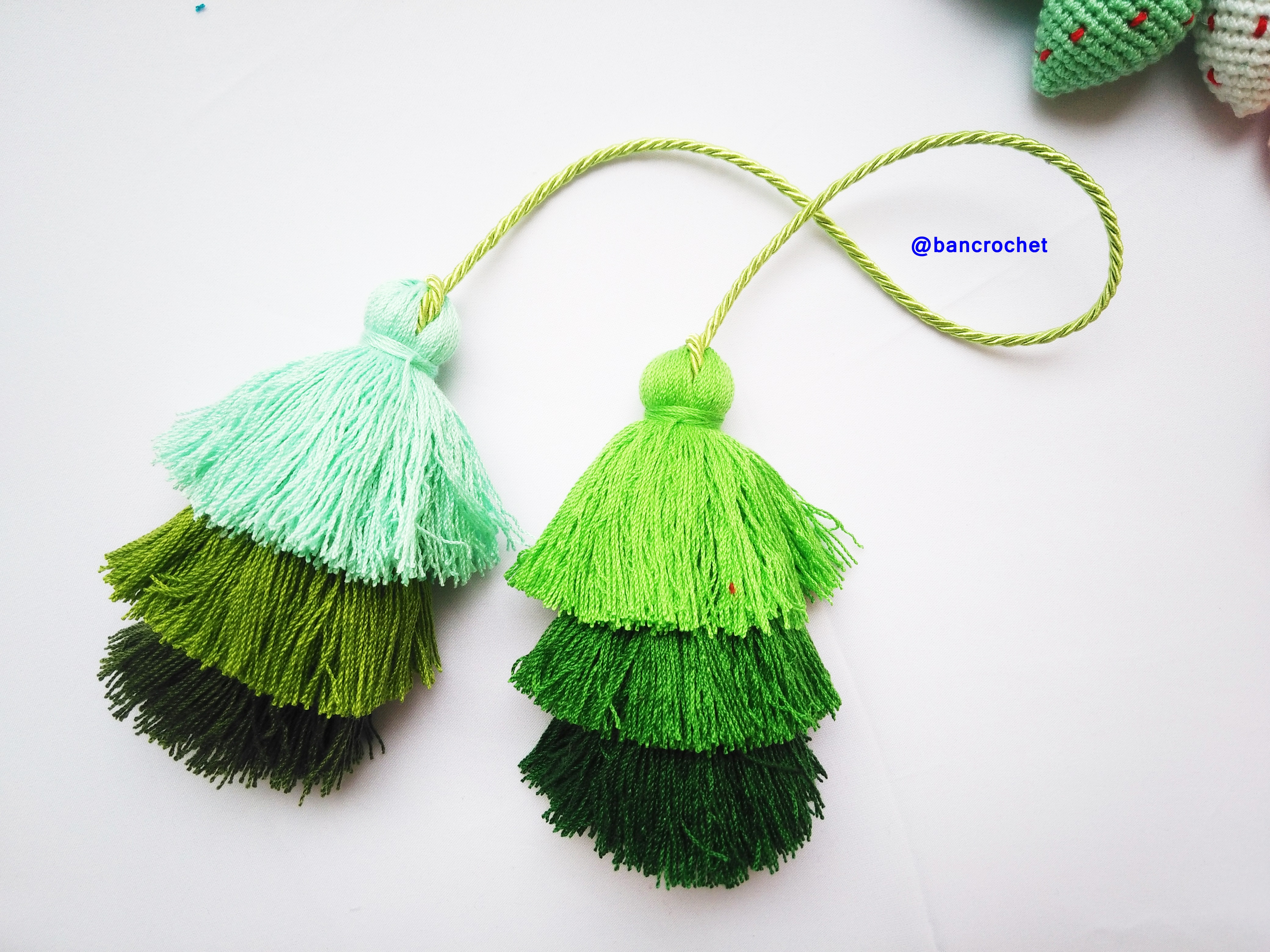 Bancrochet พู่ห้อยกระเป๋า/ที่ห้อยกระเป๋าแฮนด์เมด Tassels keychain hanging for bags หลากสี 4 นิ้ว