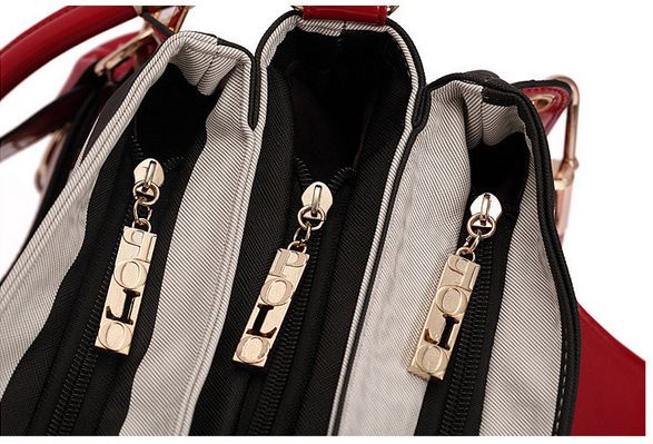 กระเป๋าถือ กระเป๋าผู้หญิง Polo หนัง Pu แบบคงรูป สีขาวสลับดำ ติดโบว์สีแดง ซิป 3 ช่อง ดีไซน์ ยุโรป กระเป๋าแฟชั่น 2015 no 264410