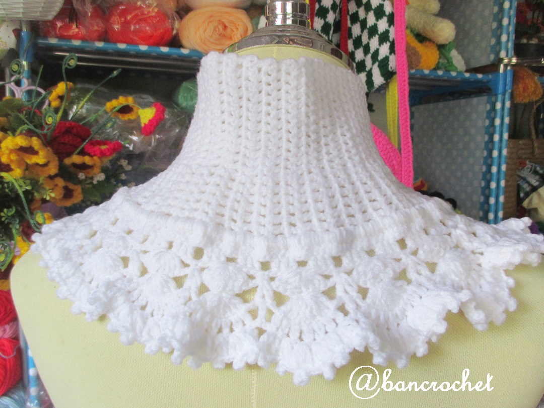 Bancrochet ผ้าคลุมคอถักโครเชต์ แบบมีกระดุมหน้า Crochet cowl สีขาว inch