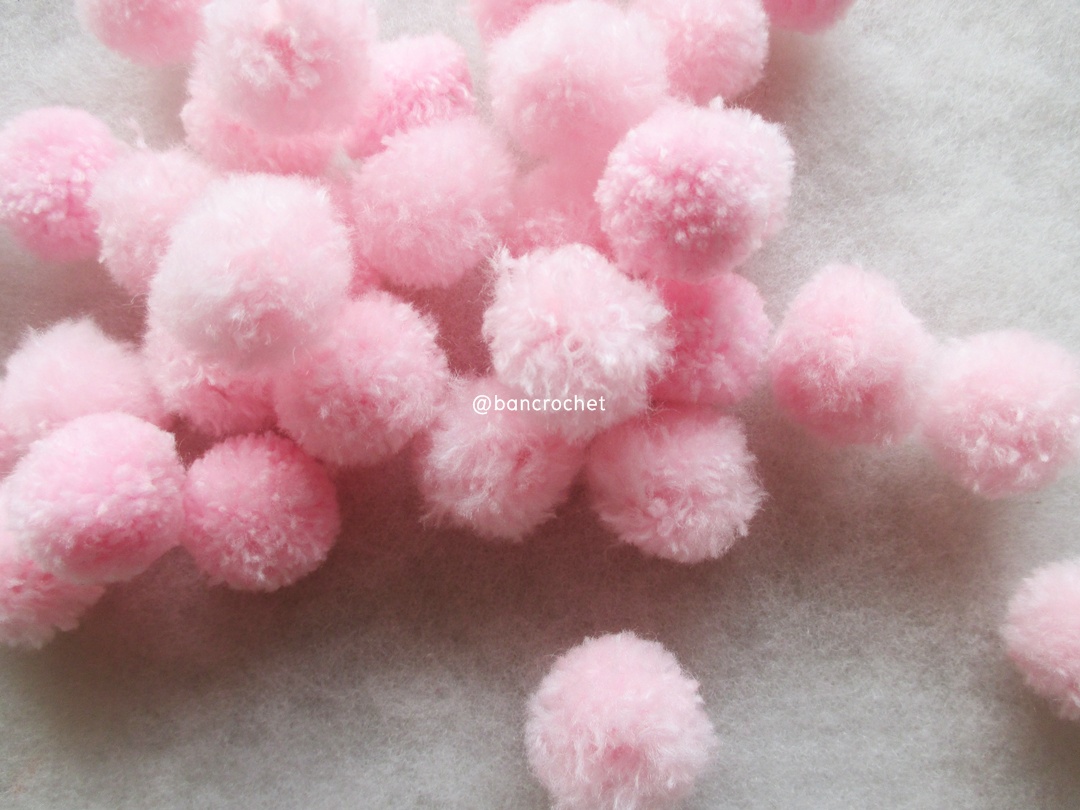 ปอมปอมไหมพรม ขนาด 2.5-3 ซม pom poms crochet ชมพูอ่อน 2.5-3 ซม.