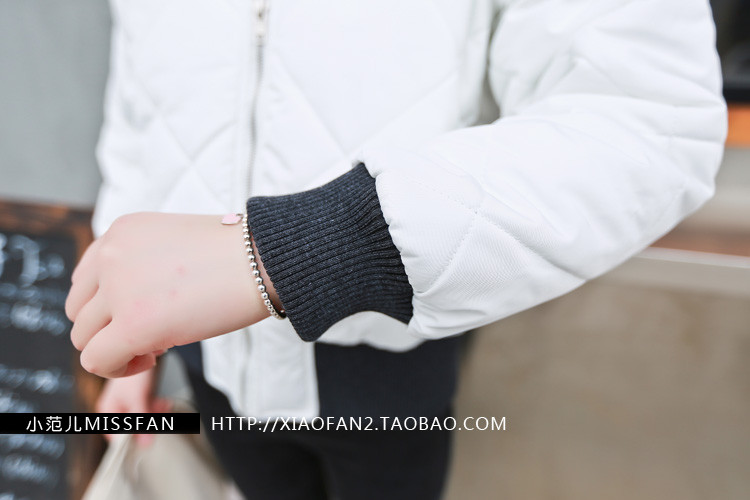 เสื้อโค้ทกันหนาว ปักลายตาราง ผ้าโพลิเนื้อดีกันลม ซิปหน้า จั๊มเอวจั๊มแขน น่ารัก เกาหลีมากๆ