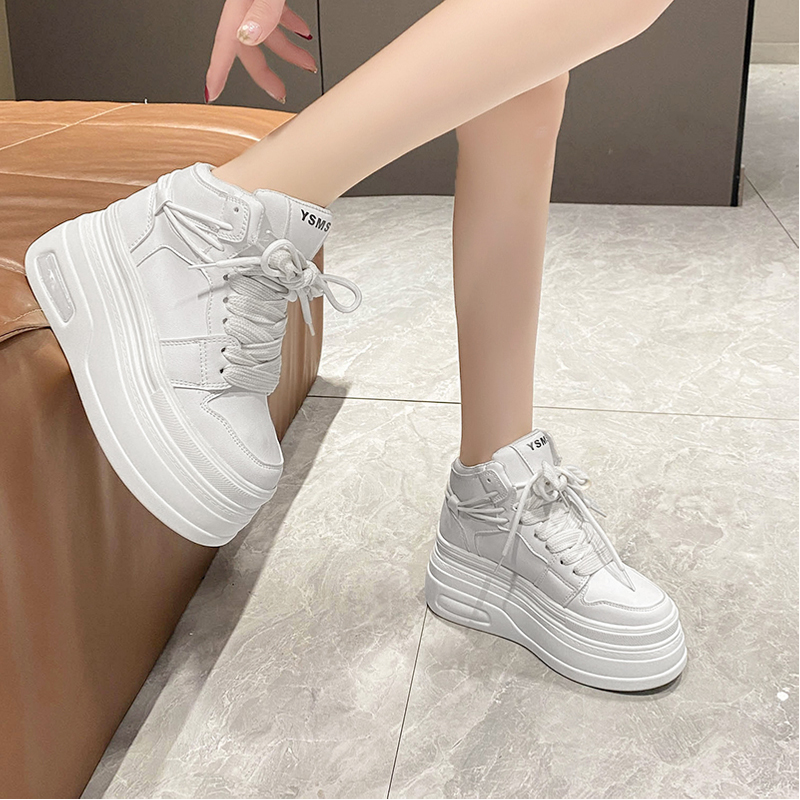 รองเท้าผ้าใบเสริมส้นสูง ไซต์35-39 สนใจทักแชท ฟรีค่าส่ง!