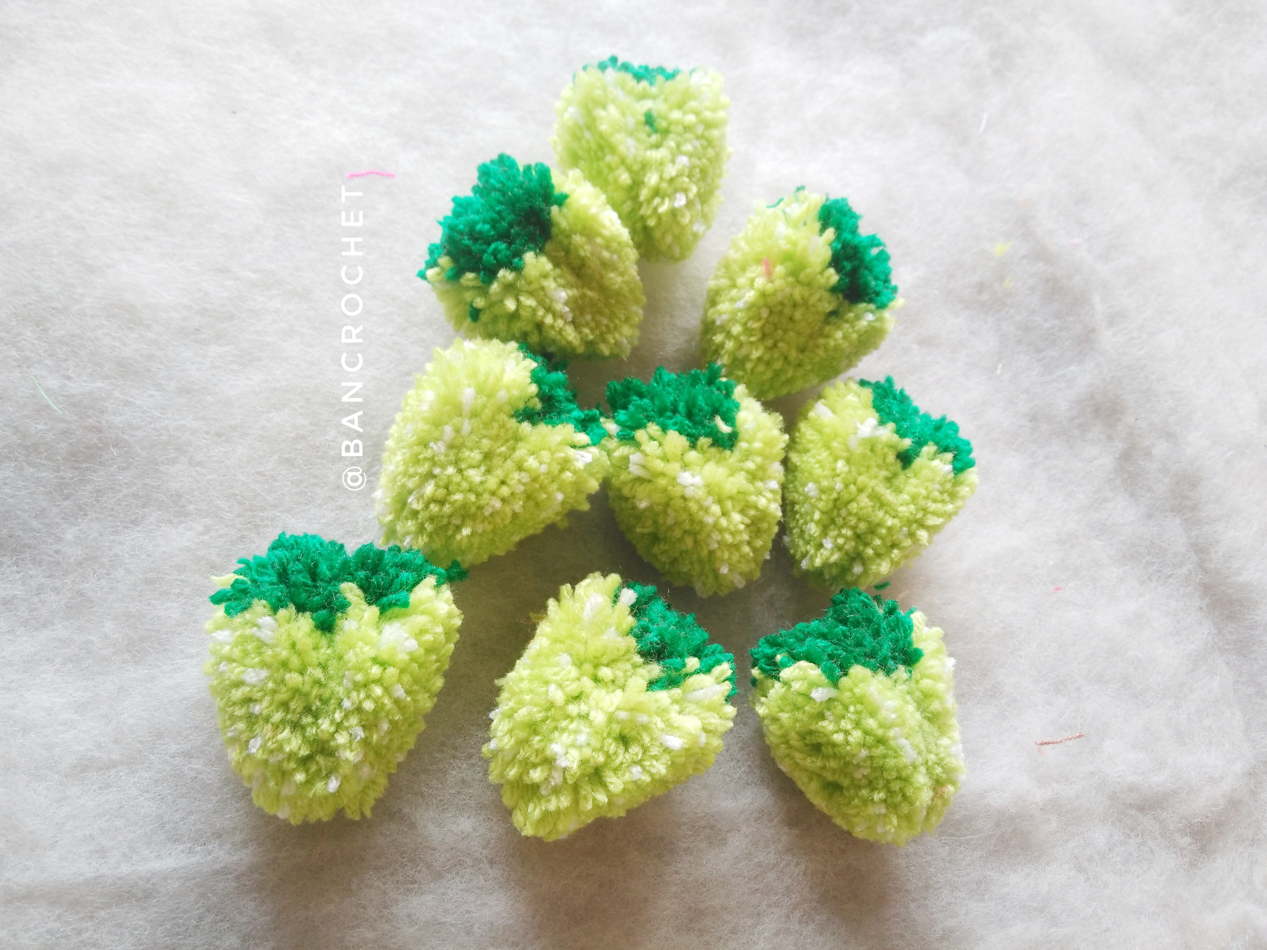 Bancrochet ปอมปอมสตรอเบอรี่ (เฉพาะราคาส่ง) pompoms strawberry (only wholesale) สำเนา หลากสี/mix 2 นิ้ว/ 2 inch