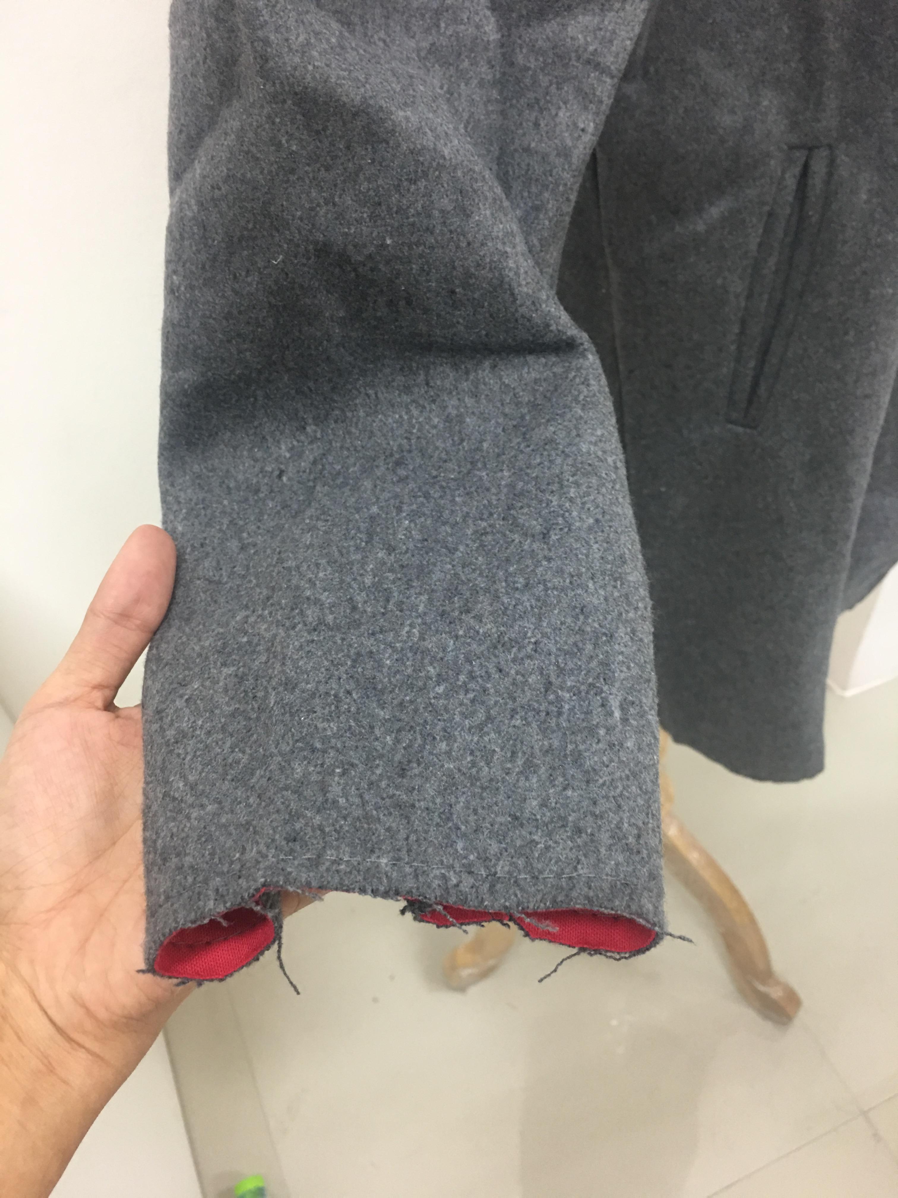 เสื้อโค้ททรงเก๋ ผ้าวูทรงแข็งเนื้อดี บุซับในกันลม แต่งพับแขนสีแดง ชายรุ่ยเซอร์ๆ งานเก๋มาก พร้อมส่ง สีเทา/สีกรม กดเลือกด้านล่างได้เลยค่ะ