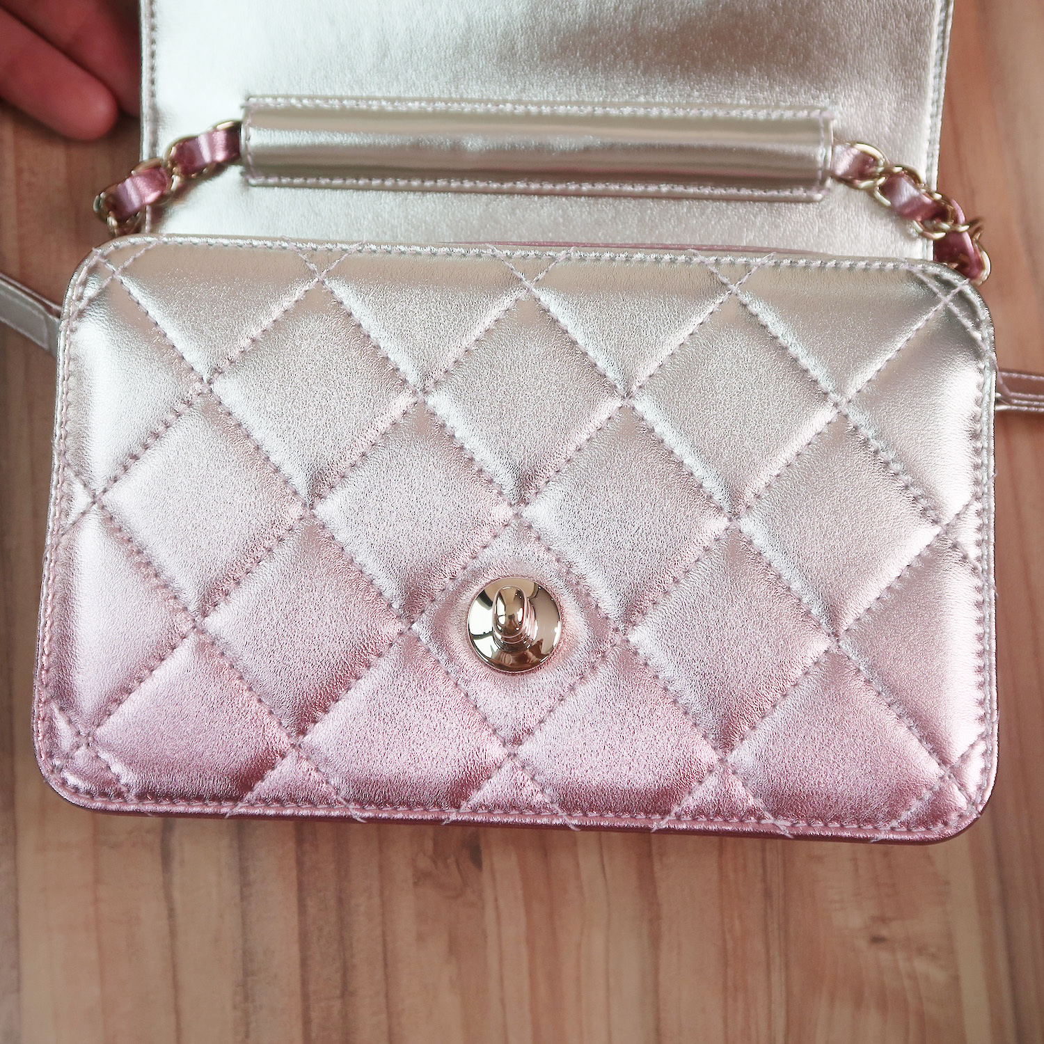 Chanel Rose Pink Metallic Lambskin Like A Wallet Flap GHW