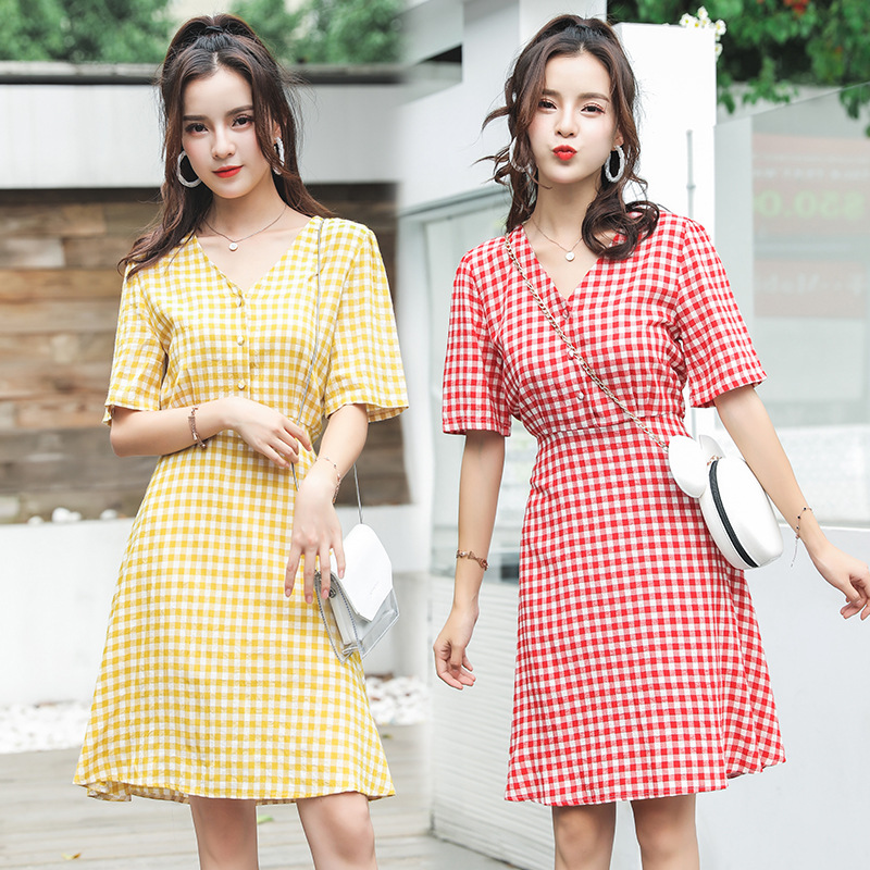 Dress4549 เดรสลายสก็อตคอวีกระดุมหน้าแกะได้ ซิปหลังใส่ง่าย มีผ้าผูกเอว ผ้าคอตตอนลินินเนื้อดีใส่สบาย งานดีทรงดี ทรงนี้น่ารักใส่ได้เรื่อยๆ ใส่ทำงาน/ใส่เที่ยว ชุดเดียวจบ มี 2 สี เหลือง, แดง