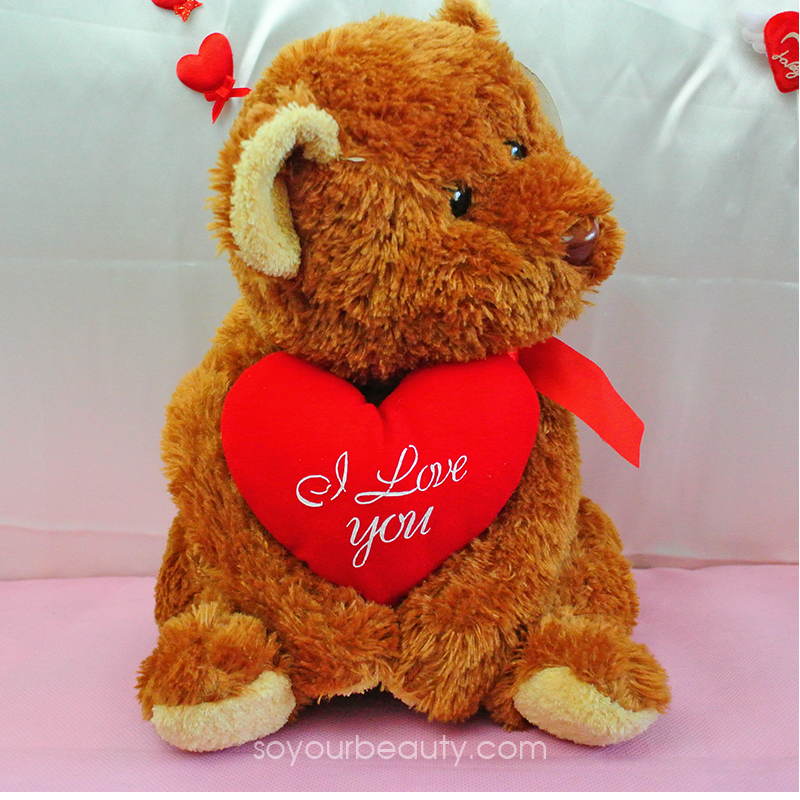 ตุ๊กตาหมีถือหัวใจ