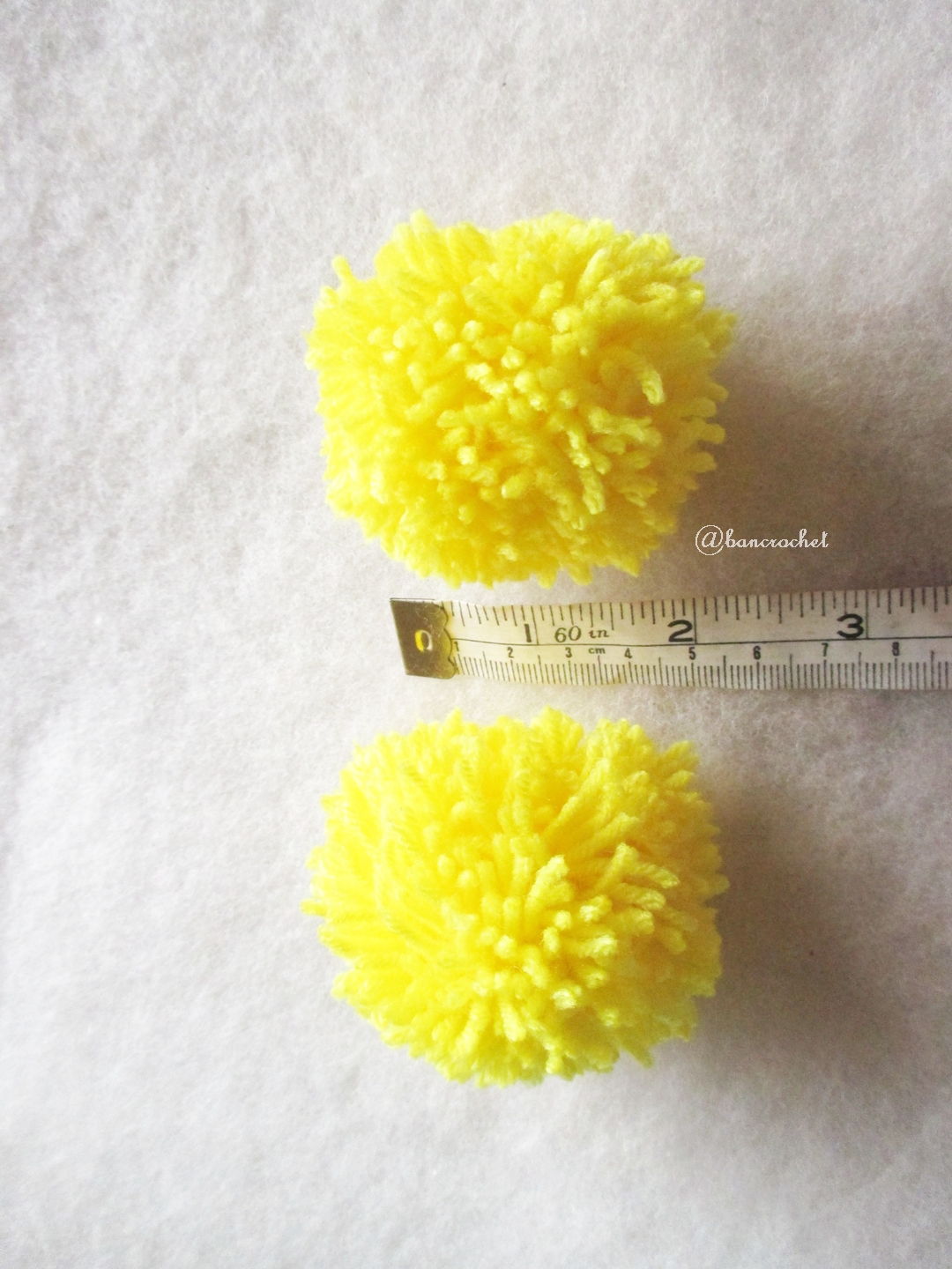 ปอมปอมไหมพรมสีเหลือง ขนาด 2 นิ้ว pompoms crochet