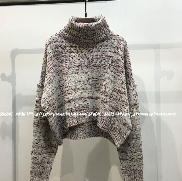 เสื้อไหมพรมเอวลอย คอเต่าพับได้ตามต้องการ ยืดได้เยอะ ทรงเก๋ๆ จะใส่เดี่ยวไหรือใส่โค้ทคลุมก็สวยจ้า