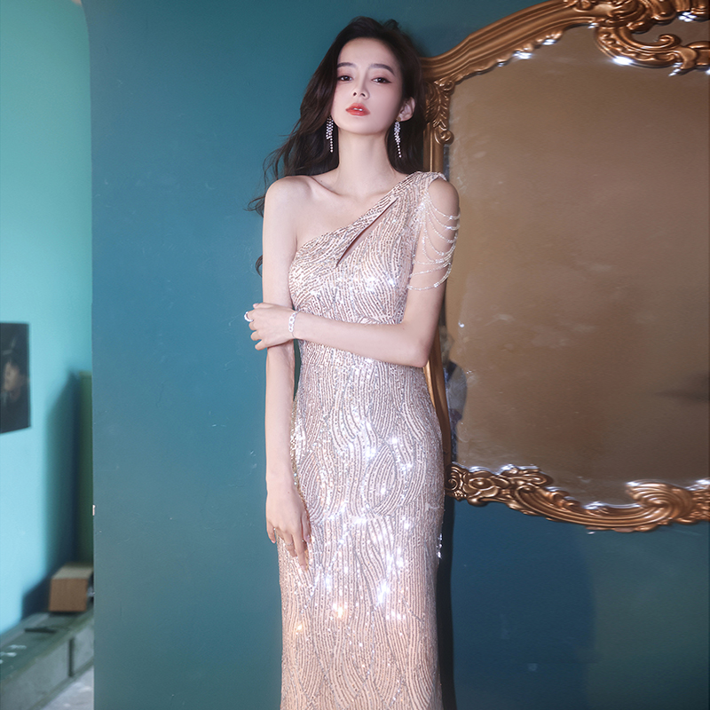 ชุดราตรี ชุดราตรีสวยหรู แบบ ทันสมัย Evening dress