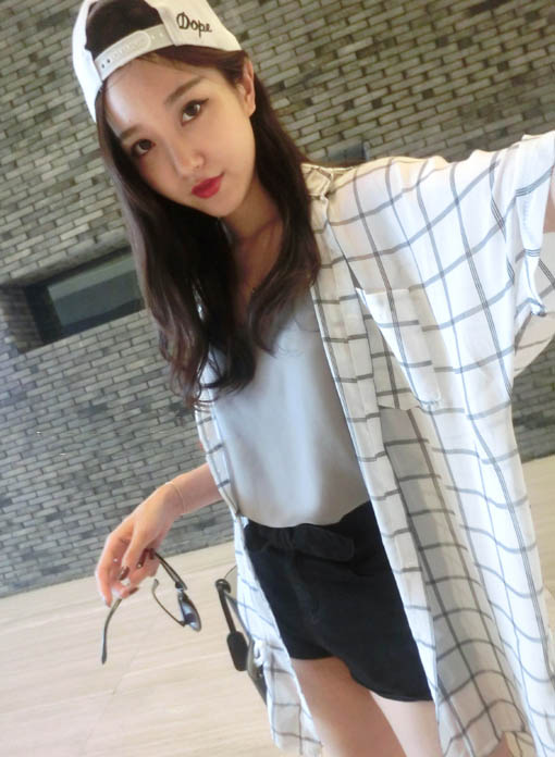 เสื้อแฟชั่น ชีฟอง ลายตาราง สีขาวลายดำ เหมาะกับวันสบายๆ ชิลๆ ขาว