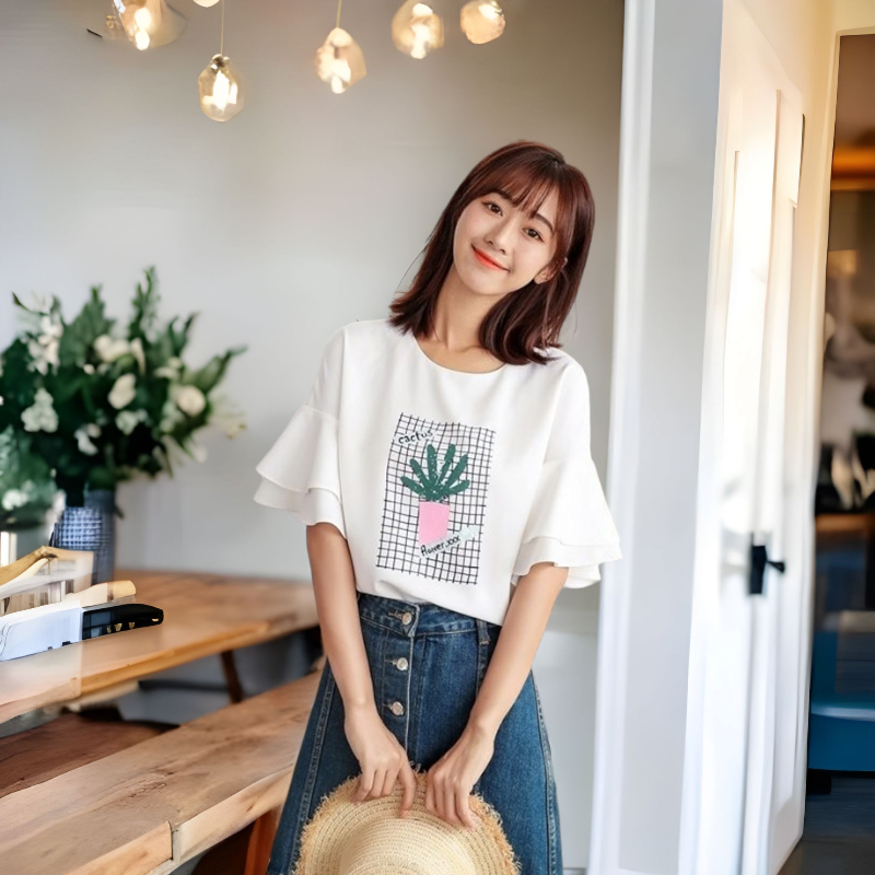 Blouse3791 เสื้อแขนระบายสีขาวครีม แต่งลายน่ารัก ผ้าชีฟองเนื้อดีเกรดพรีเมียมหนามีน้ำหนักทิ้งตัวไม่ยับง่ายใส่สบาย ซับในเนื้อหนาอย่างดี งานน่ารักแมทช์ง่ายใส่กับอะไรก็เข้า