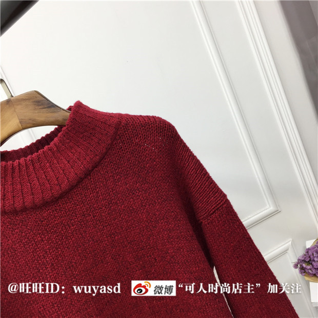 Sweater สีแดง เสื้อไหมพรมถักยาว 27.5 นิ้ว ใส่ตัวเดียวเป็นมินิเดรสได้เลย เก๋ๆ ไหมพรมนุ่มยืดได้เยอะ