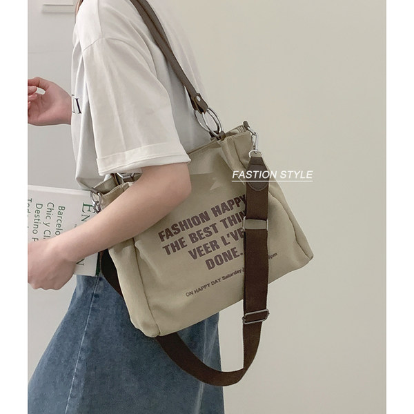 กระเป๋าสะพายข้างผู้หญิง กระเป๋าสะพายสไตล์เกาหลี By Japanese フェンディ authentic bag