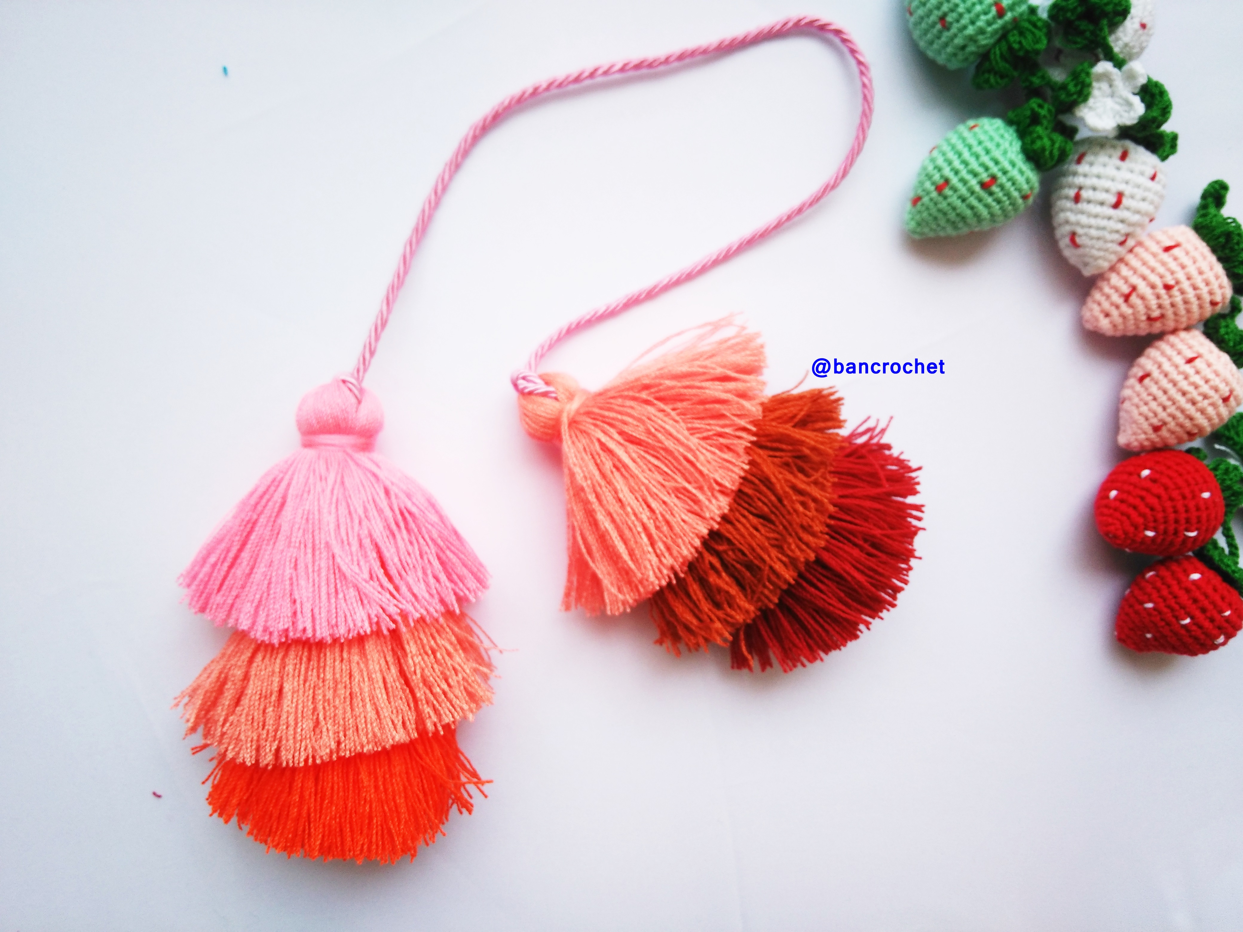 Bancrochet พู่ห้อยกระเป๋า/ที่ห้อยกระเป๋าแฮนด์เมด Tassels keychain hanging for bags หลากสี 4 นิ้ว