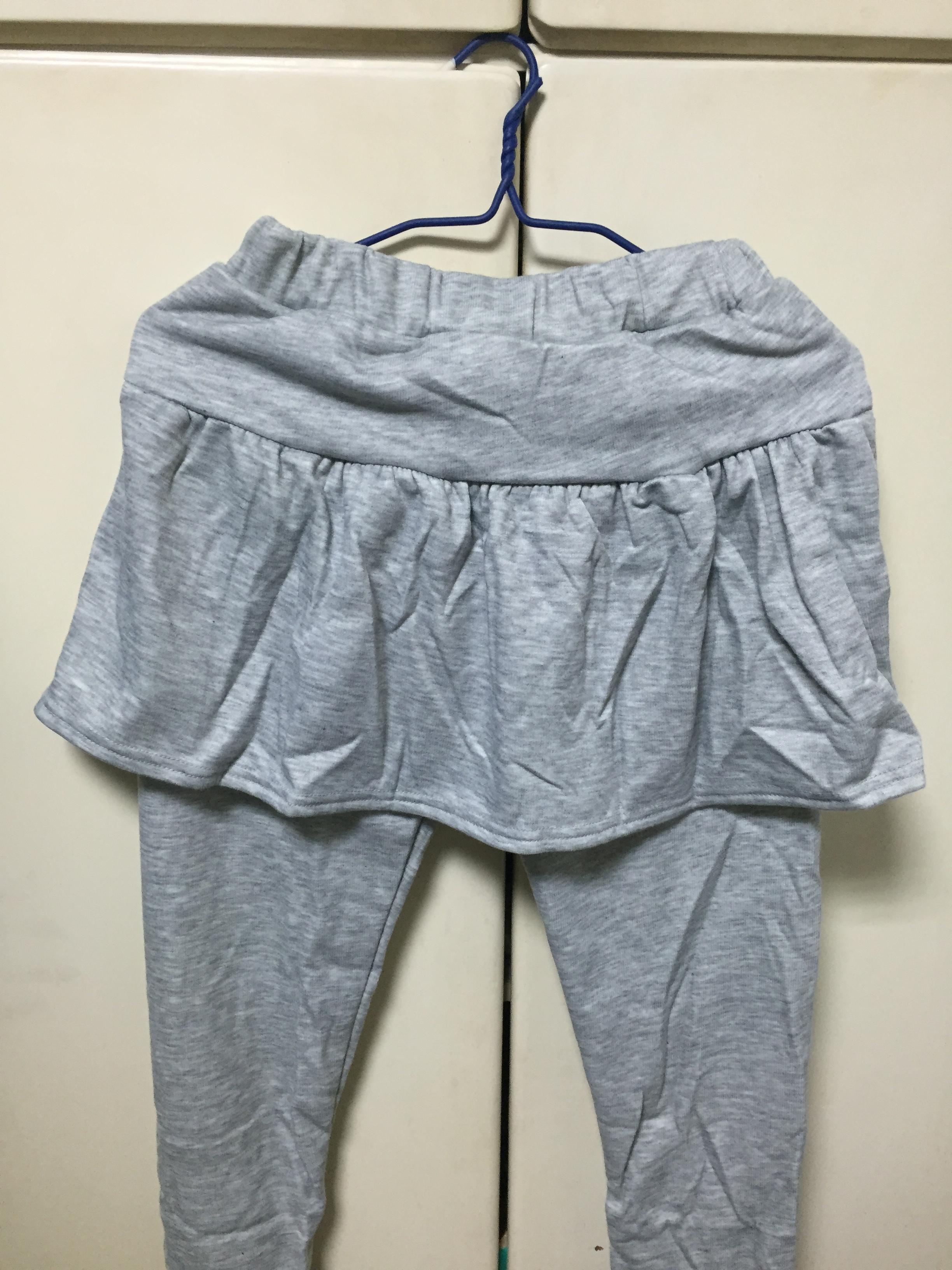 เลกกิ้ง Leggings สีเทาอ่อน กระโปรงบาน น่ารักคาวาอิมากๆ ผ้า cotton บุผ้าสำลีขนๆ เนื้อนุ่มมากๆ พร้อมส่งจ้า ดูรูปสีจริงด้านในน้าา เทาอ่อน ตามภาพสินค้าจริงด้านใน