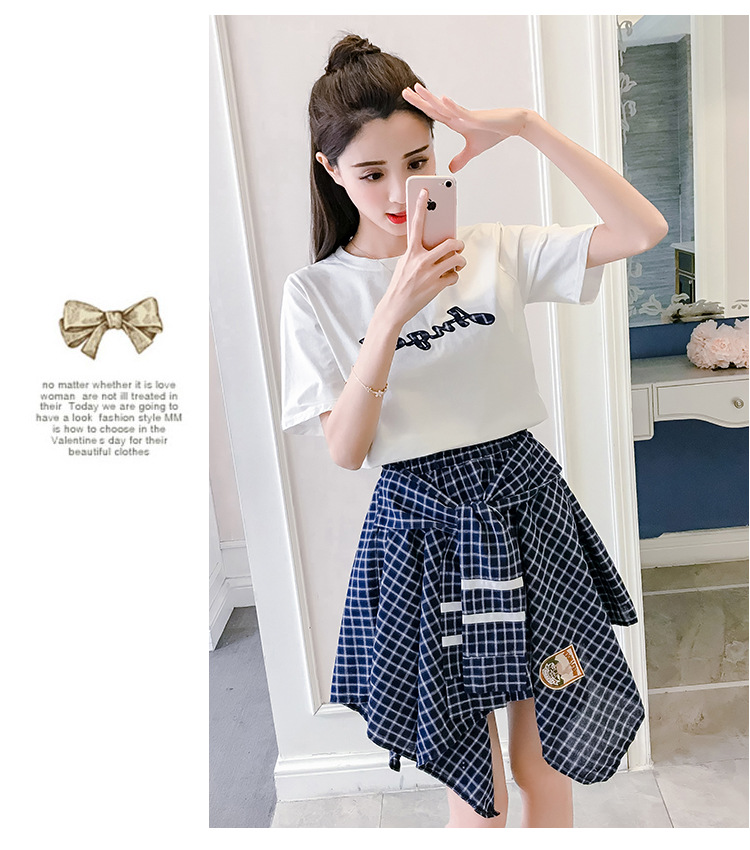 Set_bs1768 ชุดเซ็ท 2 ชิ้น(เสื้อ+กระโปรง) เสื้อยืดสีขาวเนื้อนุ่มปักลายตัวอักษร + กระโปรงลายสก็อตโทนสีน้ำเงินทรงเท่ๆ ปักอาร์ม งานเข้าเซ็ทดูมีดีเทลใส่แล้วน่ารักสุด แยกใส่กับตัวอื่นก็เก๋ไปอีกจ้า