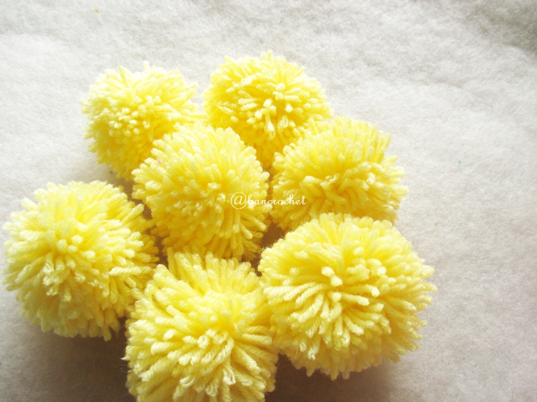 ปอมปอมไหมพรมสีเหลืองอ่อน ขนาด 2 นิ้ว pompoms crochet